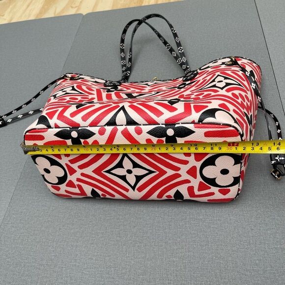 Authentic Louis Vuitton Women's Limited Edition Neverfull MM Geometric Totes - Picture 11 of 14